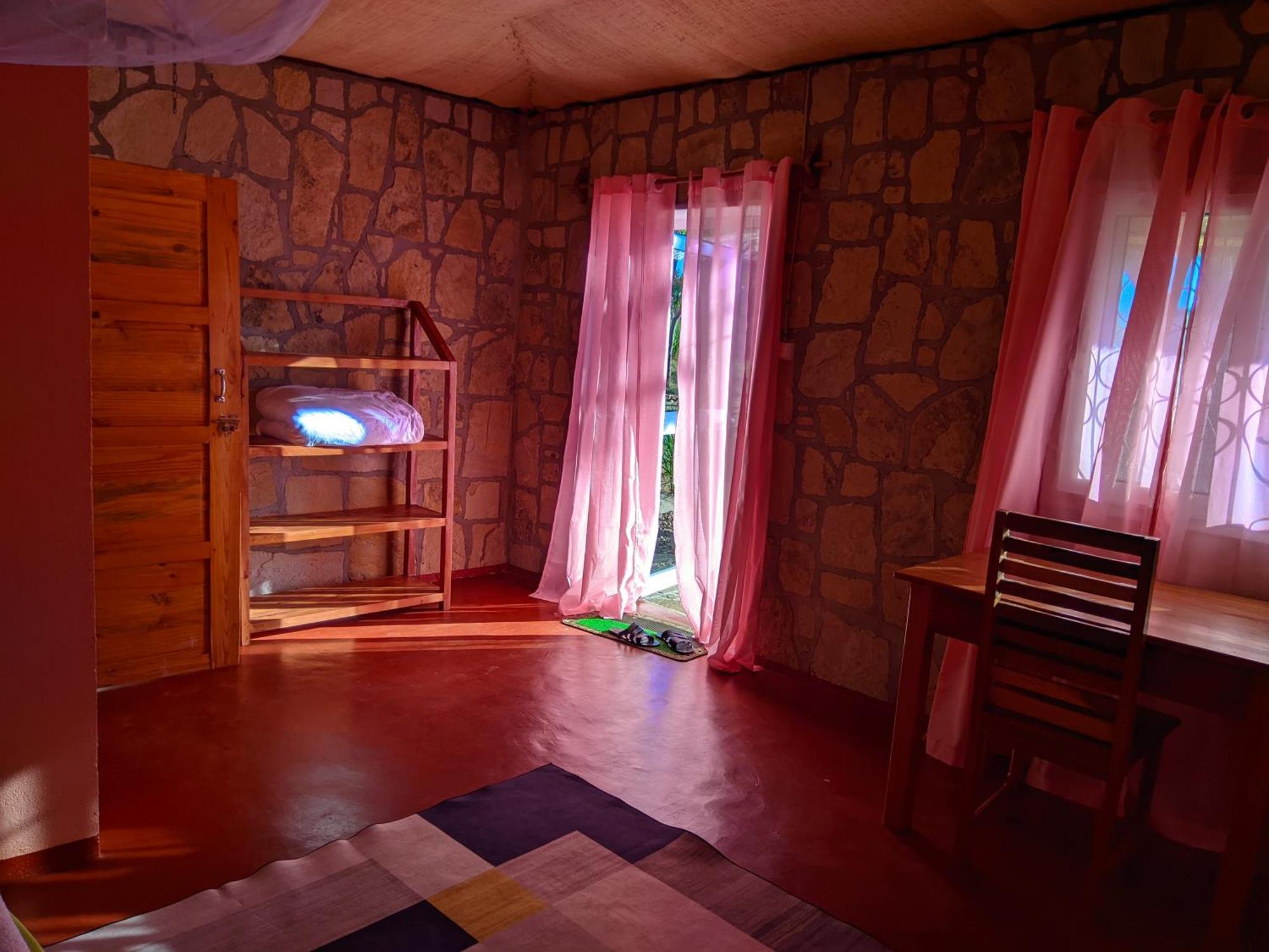 Chambre D'Hote Ristorante Pizzeria Liberta Ranohira エクステリア 写真